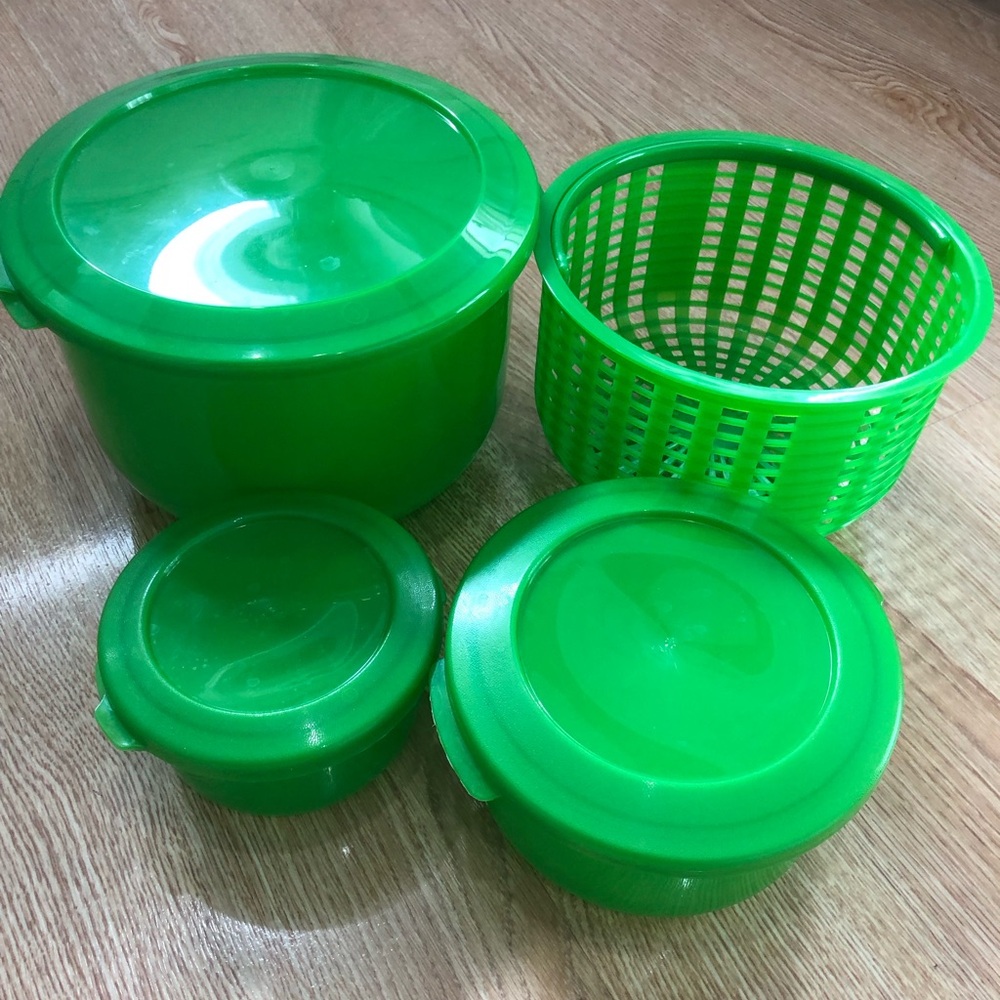 Bowl set with strainer